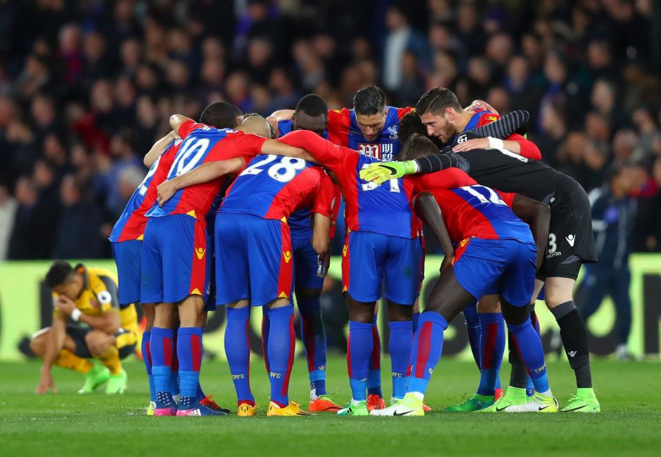 Palace players show their solidarity before overwhelming Arsenal