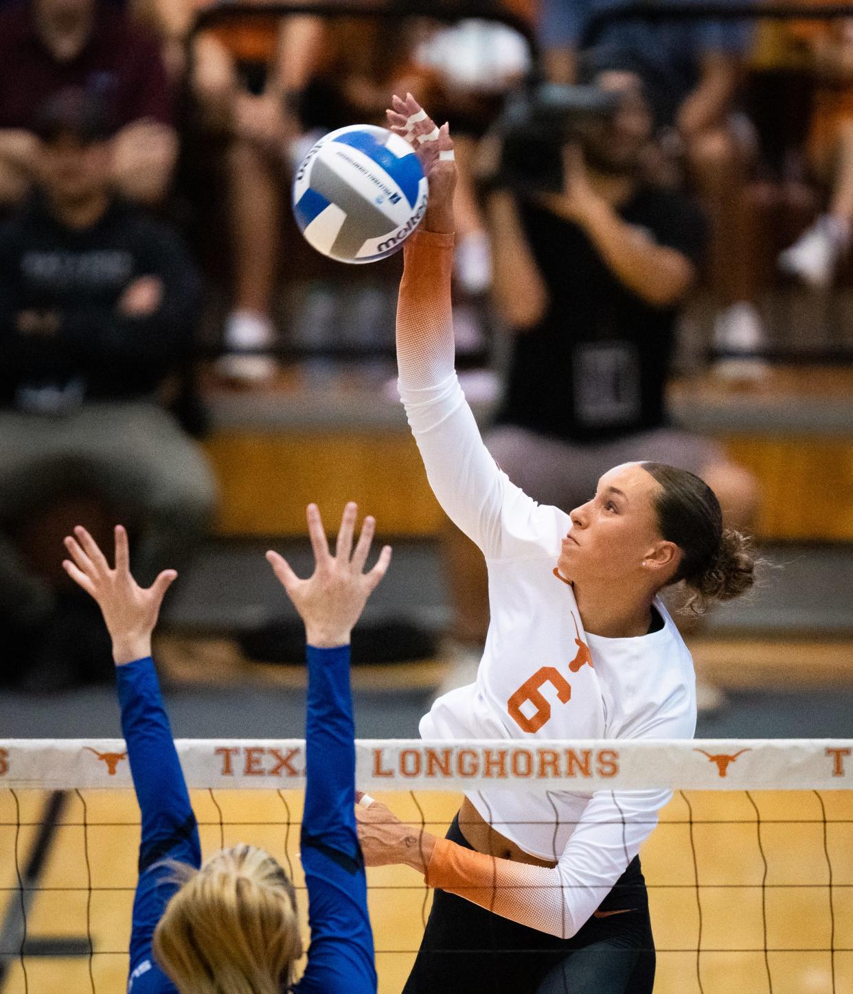 Texas volleyball team falls from No. 1 after loss in season-opener