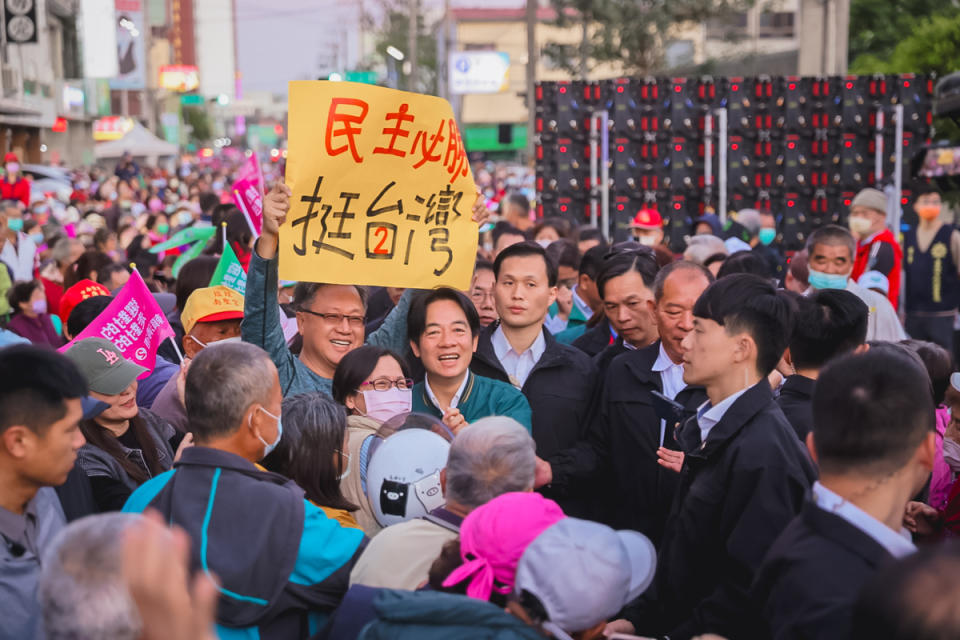 賴清德回到台南，受到熱烈歡迎。   圖：賴清德競總提供