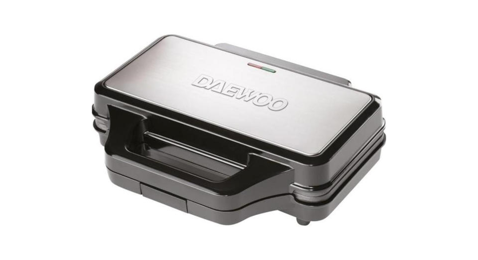 This spacious, stainless steel sandwich maker is perfect for larger households. 