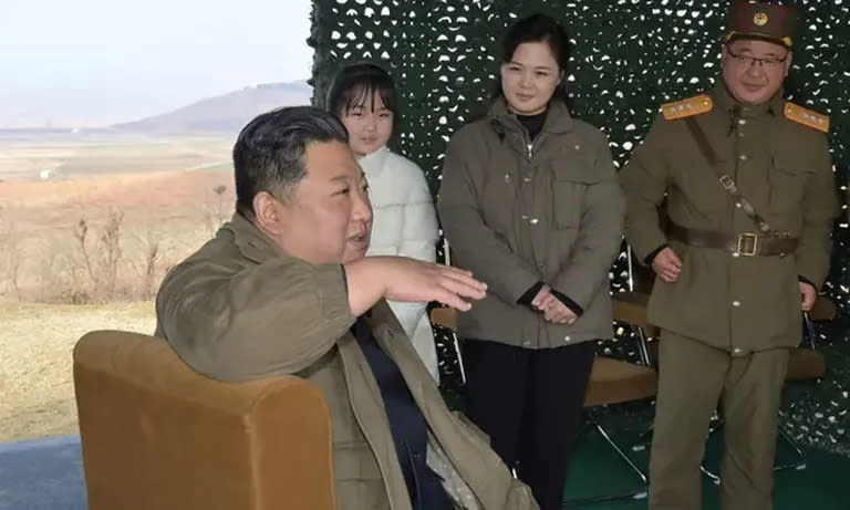 El dictador norcoreano junto a su hija nunca antes vista y su esposa