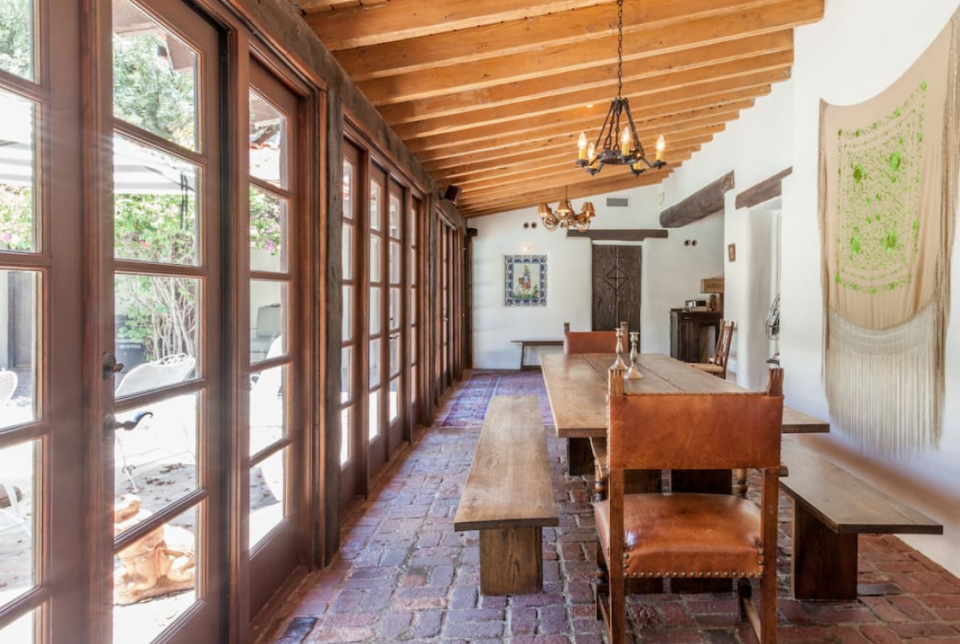 <p>Here’s the formal dining area that features plenty of natural light. (Airbnb) </p>