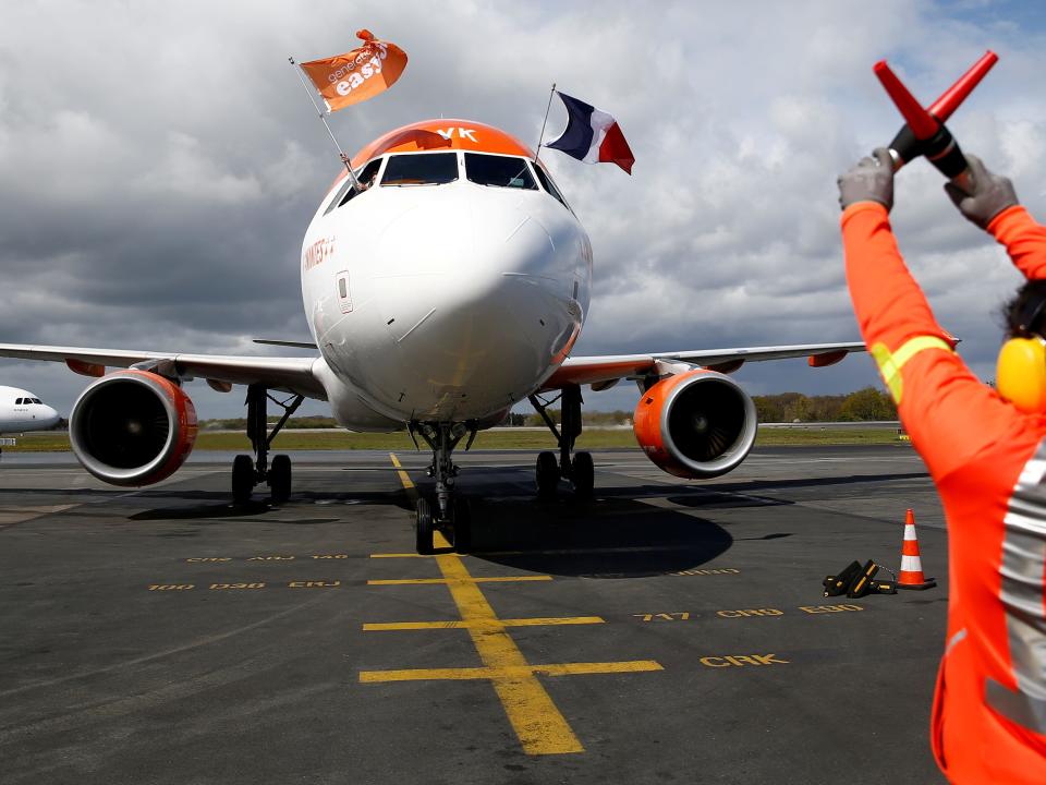 FILE PHOTO: An easyJet Airbus A320-214 lands during the inauguration of the new easyJet base at the Nantes-Atlantique airport in Bouguenais near Nantes, France, April 4, 2019.  REUTERS/Stephane Mahe