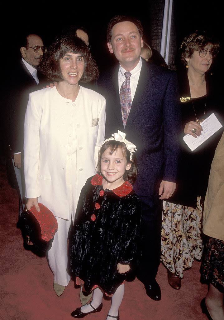 Her mom, Suzie Wilson, was diagnosed with breast cancer on March 10, 1995, and died on April 26, 1996. Mara remembers DeVito, Perlman, and the rest of the cast and crew being her biggest support system during that time.