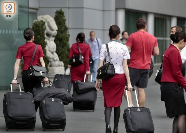 國泰航空昨宣布停運國泰港龍航空，並「大屠殺」式解僱所有港龍員工。