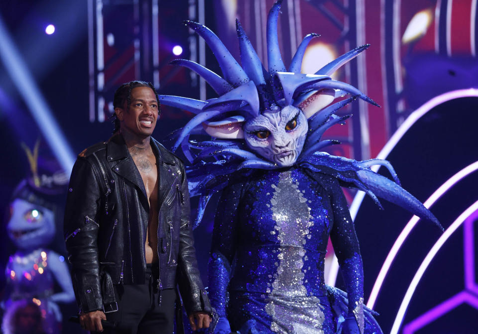 THE MASKED SINGER: L-R: Nick Cannon and Sea Queen in the “I Wanna Rock” episode of THE MASKED SINGER airing Wednesday, Dec. 6 (8:00-9:02 PM ET/PT ) on FOX. CR: Michael Becker / FOX. ©2023 FOX Media LLC.