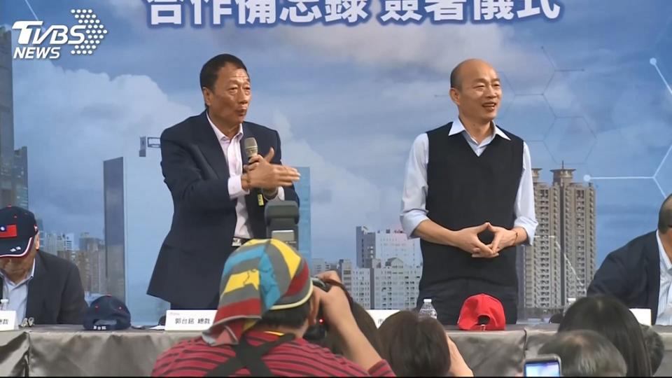 鴻海集團董事長郭台銘(左)、高雄市長韓國瑜(右)。圖／TVBS