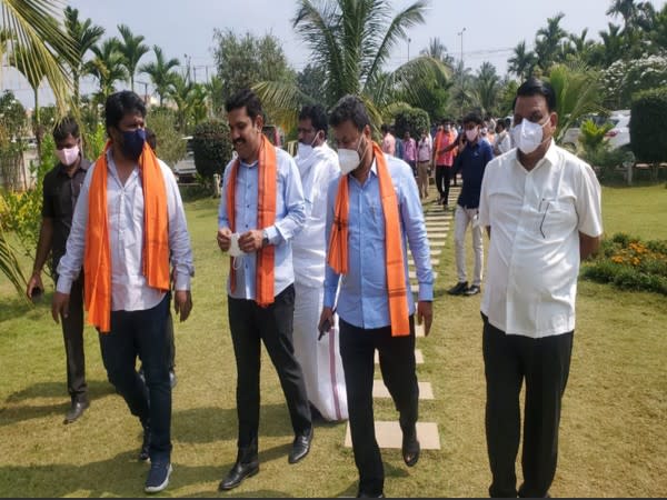 Karnataka BJP vice president Vijayendra Yeddyurappa (second from left) [Photo/ANI]