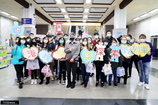 基隆港辦理「港埠海洋探索學習列車」公益活動大合照。（圖：基隆港務分公司提供）