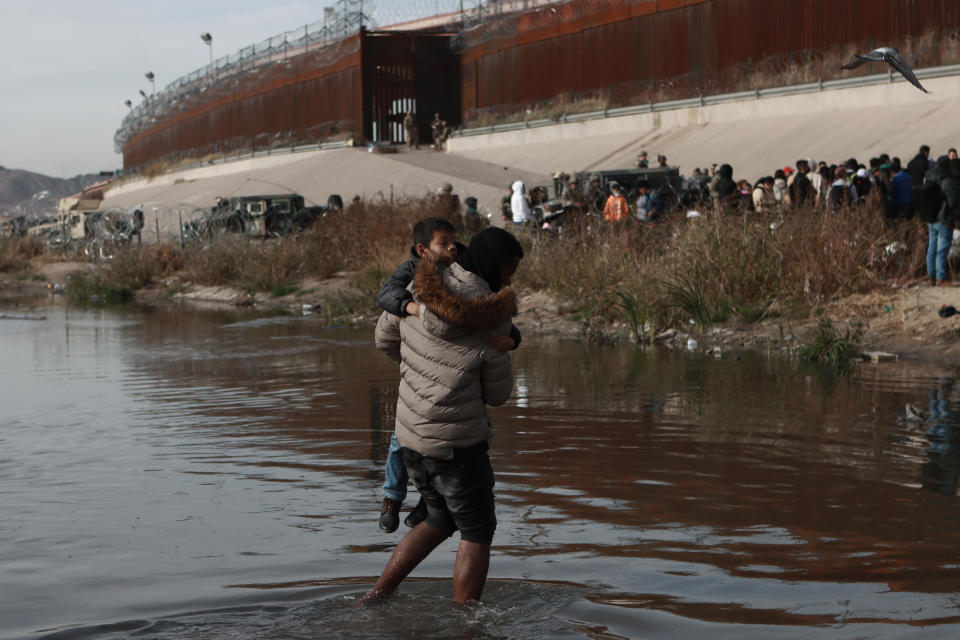 CIUDAD JUAREZ , MEXICO - DECEMBER 20 Tension grows in the Rio Grande, after dozens of migrants gathered with the intention of entering the neighboring country, after the United States prevented the crossing of migrants, in the El Paso area, through a military barrier and a razor wire fence, in Ciudad Juarez, Mexico on December 20, 2022. / Credit: Christian Torres/Anadolu Agency via Getty Images