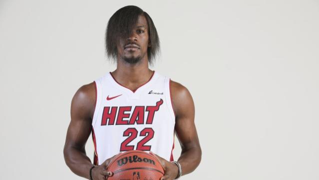 Jimmy Butler surpreende e adota visual emo em media day do Miami Heat, nba