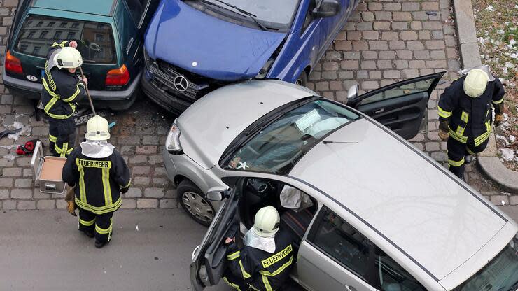 Ein Unfall mindert den Wiederverkaufswert eines Autos auch nach einer Reparatur. Foto: dpa