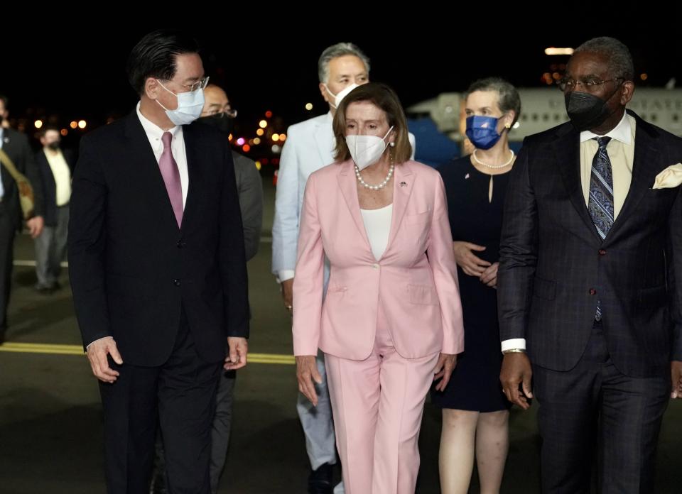 US House Speaker Nancy Pelosi being welcomed by Taiwanese Foreign Minister Joseph