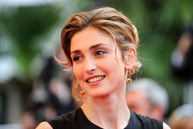 French actress Julie Gayet wins damages from Closer magazine over Francois  Hollande 'affair' photographs, The Independent