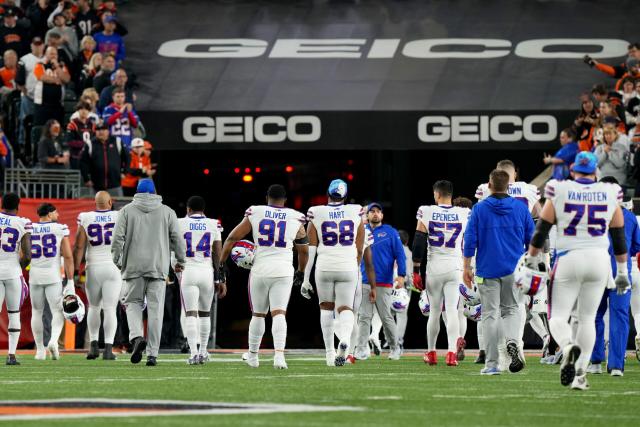 Bills react to life-saving efforts from training staff, Denny