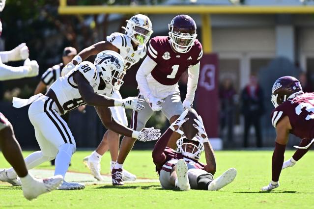 Mississippi State Bulldogs force College World Series Game 3