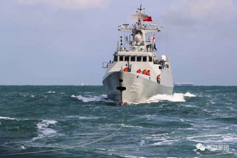 中國海軍的黃石艦（舷號502）正在巡弋南海。（中國軍網）