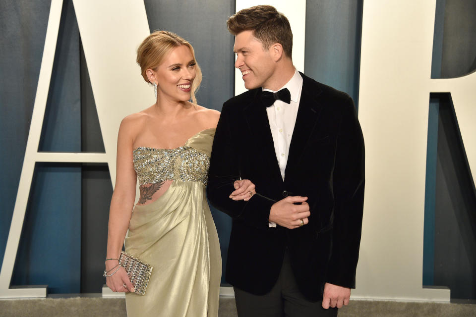 Scarlett Johansson and Colin Jost attend the 2020 Vanity Fair Oscar Party. (Photo: David Crotty via Getty Images)