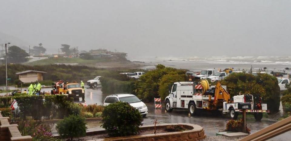 SoCalGas crews respond to an undermined gas line in Old Creek near Studio Drive in Cayucos. Danna Dykstra-Coy/dannajoyimages.com