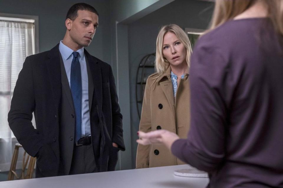 kelli giddish as detective amanda rollins, law and order svu