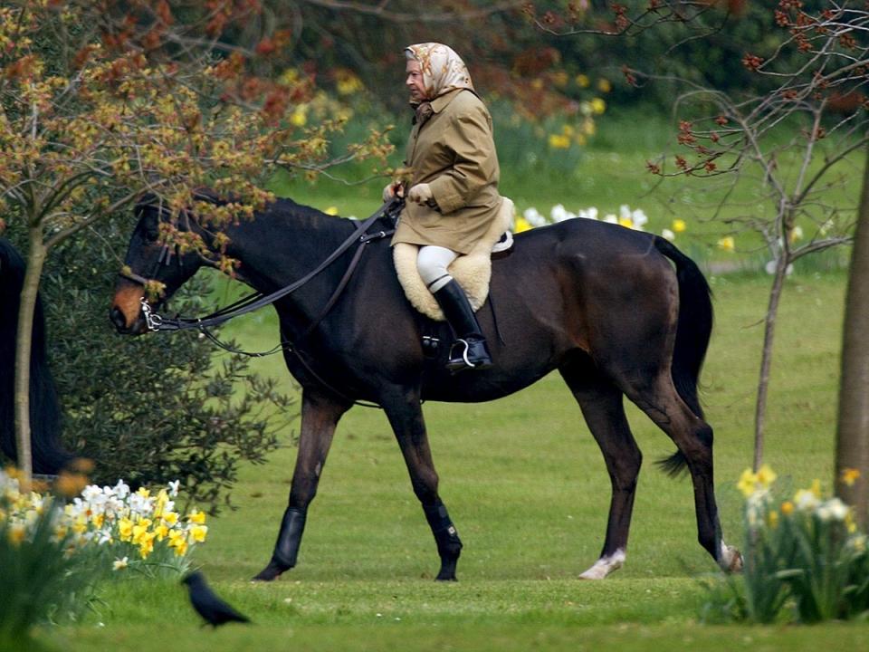 Queen Elizabeth rides her horse in the grounds of Windsor Castle, 2002 (Reuters)