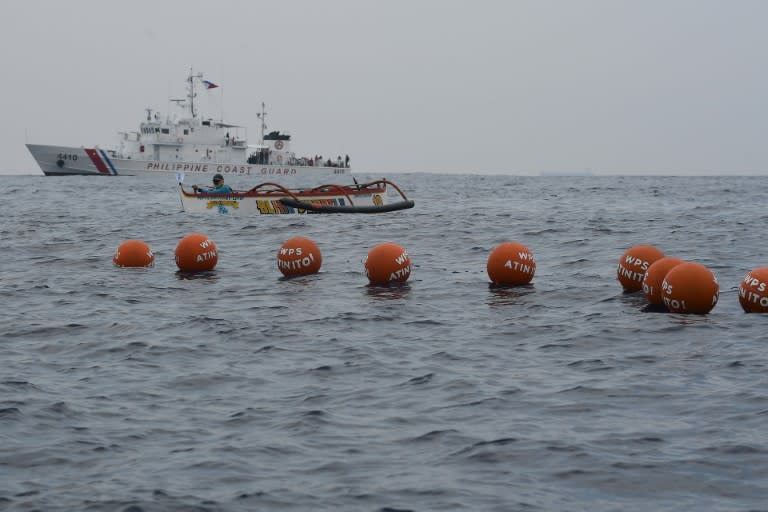 Schiffe der chinesischen Küstenwache haben die Verfolgung von zivilen philippinischen Booten aufgenommen, die in ein von beiden Seiten beanspruchtes Gebiet im Südchinesischen Meer fuhren. Die chinesische Küstenwache gab Warnungen per Funk aus. (Ted ALJIBE)