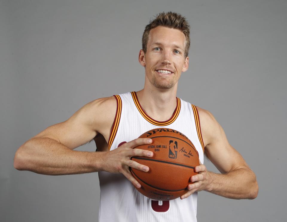 Mike Dunleavy Jr. could be a hand-in-glove fit for the Cavs' system. (AP)