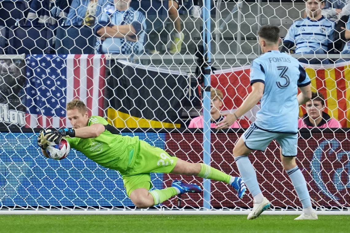 Sporting Kansas City goalkeeper Tim Melia makes a diving save during Wednesday night’s Western Conference Wild Card match at Children’s Mercy Park.