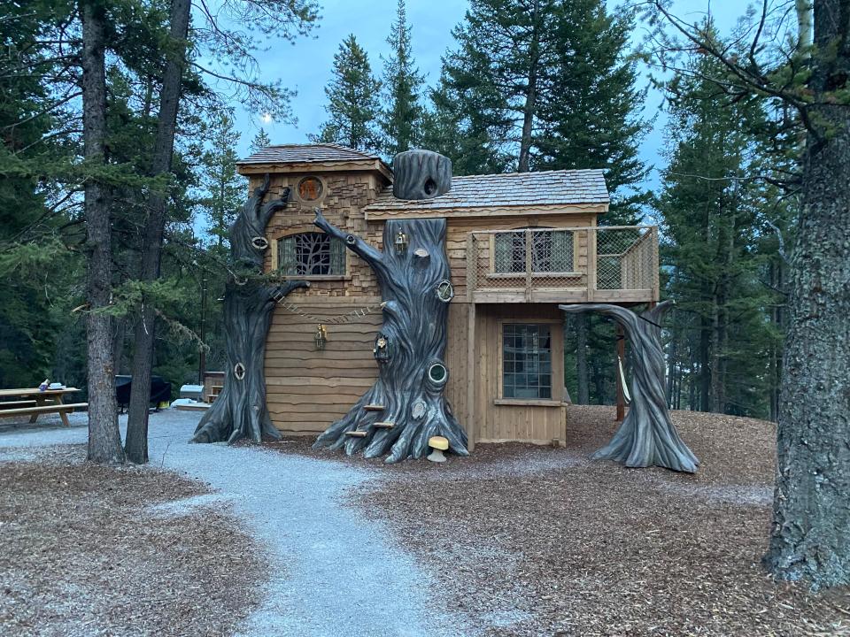 Lost Boys Treehouse as it gets dark out