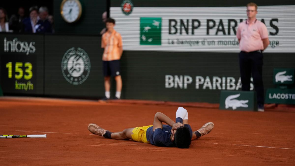 Carlos Alcaraz wins third grand slam title with five-set victory 