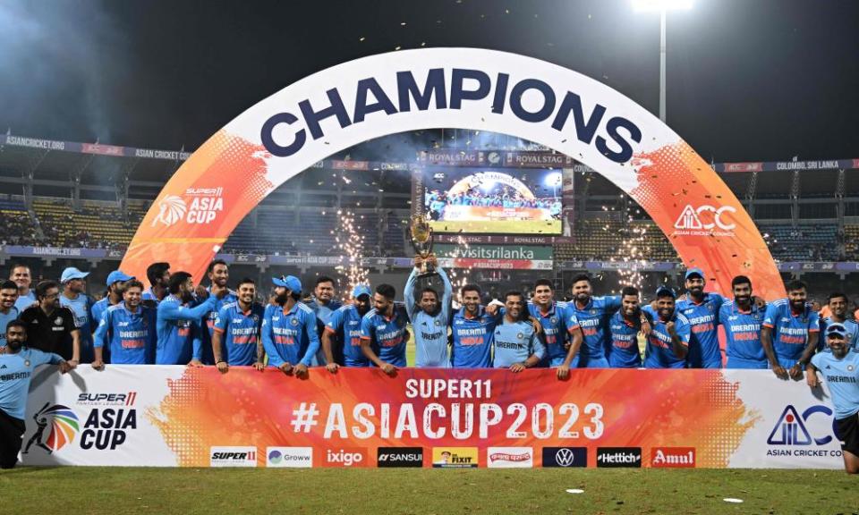 India celebrate with the trophy after winning the 2023 Asia Cup final on 17 September by 10 wickets after bowling out Sri Lanka for 50