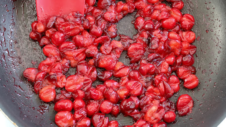 cooked cranberries in frying pan