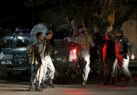 Afghan policemen arrive near the site of an attack in Kabul, Afghanistan early May 27, 2015. REUTERS/Mohammad Ismail