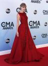 Taylor Swift poses on arrival at the 47th Country Music Association Awards in Nashville, Tennessee November 6, 2013. REUTERS/Eric Henderson (UNITED STATES - Tags: ENTERTAINMENT)