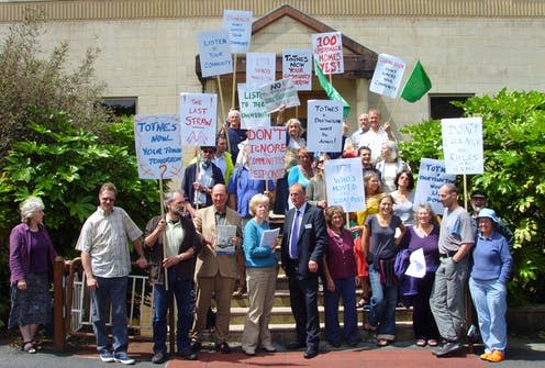 <span class="caption">People power in Totnes. </span> <span class="attribution"><a class="link " href="https://www.flickr.com/photos/8289164@N03/2618415302/sizes/l" rel="nofollow noopener" target="_blank" data-ylk="slk:Sophie Wilder/Flickr.;elm:context_link;itc:0;sec:content-canvas">Sophie Wilder/Flickr.</a>, <a class="link " href="http://creativecommons.org/licenses/by-nc/4.0/" rel="nofollow noopener" target="_blank" data-ylk="slk:CC BY-NC;elm:context_link;itc:0;sec:content-canvas">CC BY-NC</a></span>