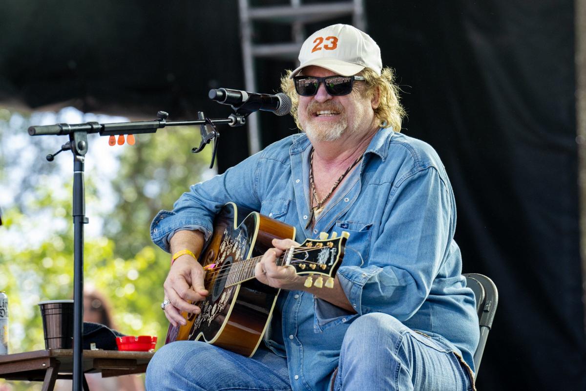 Charlie Robison, selfproclaimed 'bad boy of country music,' died