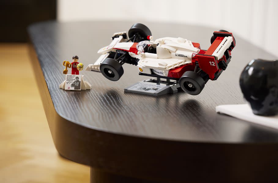 2024 LEGO_10330 McLaren MP44 & Ayrton Senna_07.jpg