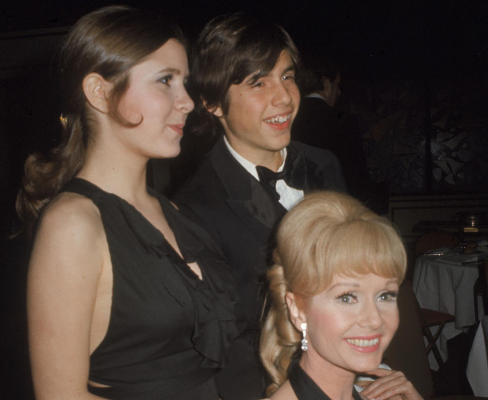 Carrie Fisher, left, with her mother, Debbie Reynolds, and her brother, Todd Fisher, at the premiere party for Reynolds’s play <i>Irene</i> in New York on March 13, 1973 — four years before <i>Star Wars</i> would arrive in theaters. (Photo: Tim Boxer/Getty Images)