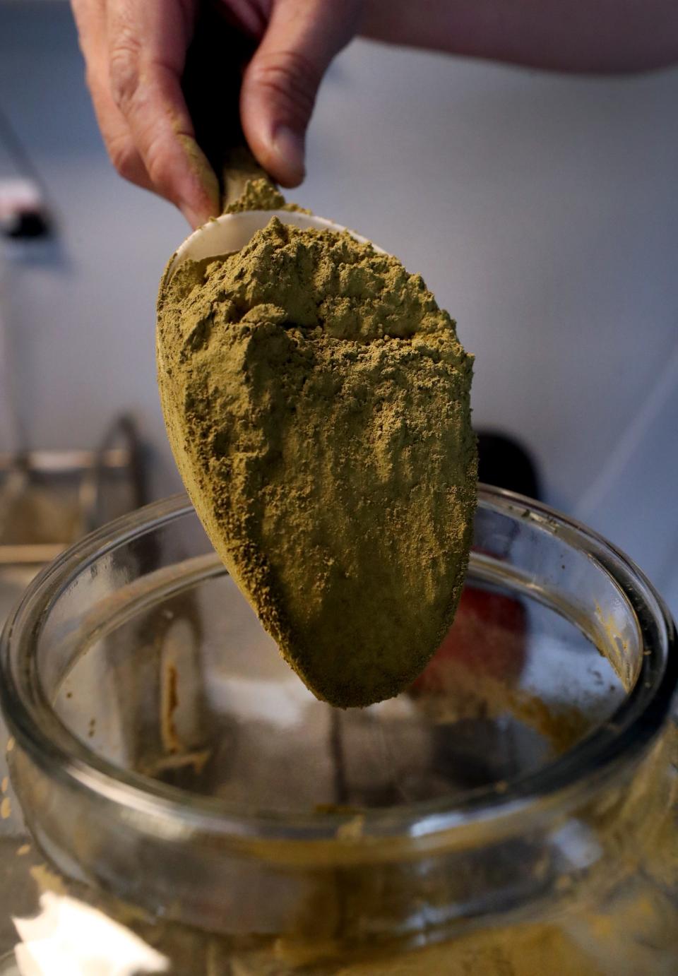 Kratom is a naturally occurring herbal extract that comes from leaves of an evergreen grown in Southeast Asia. It can be chewed as well as swallowed in gel cap form, or brewed as a tea or mixed in another liquid.