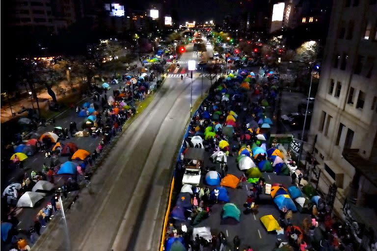 Acampe frente al ministerio de Desarrollo Social, sin bloquear el Metrobus