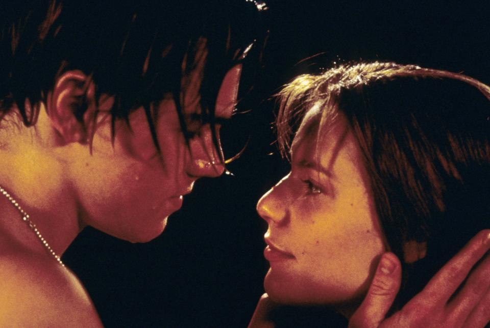 <div><p>"They deserve an Academy Award, simply because they managed to act so believably as teens in love, even though they <i>hated</i> each other in real life!"</p><p>—Annariina Hietanen, <a href="https://www.facebook.com/BuzzFeed/posts/10160126814675329" rel="nofollow noopener" target="_blank" data-ylk="slk:Facebook;elm:context_link;itc:0;sec:content-canvas" class="link ">Facebook</a></p></div><span> TM & Copyright © 20th Century Fox Film Corp. / courtesy Everett Collection</span>