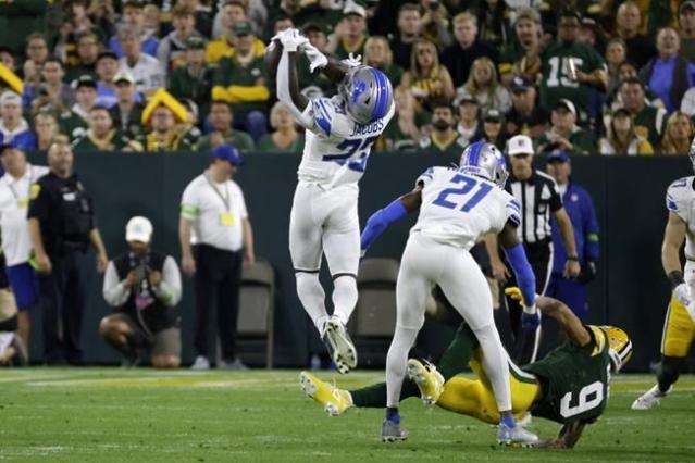 Detroit Lions 34-20 Green Bay Packers: David Montgomery scores