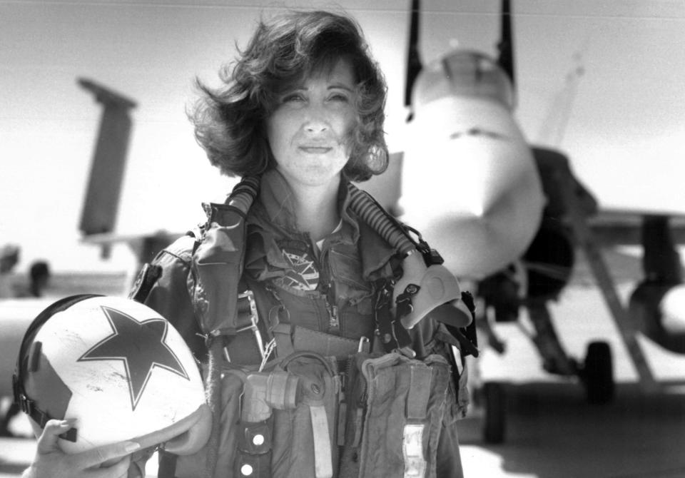 Ein undatiertes Bild von Tammie Jo Shults während ihrer Zeit bei der US Navy. (Bild: AP Photos)