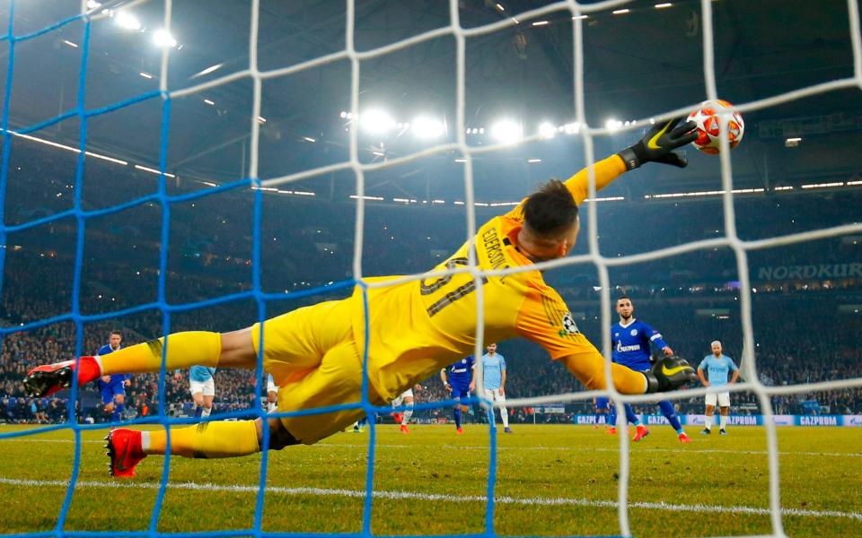 Schalke's Algerian midfielder Nabil Bentaleb shoots a penalty kick to score in front of Manchester City's Brazilian goalkeeper Ederson during the UEFA Champions League round of 16 first leg football match between Schalke 04 and Manchester City on February 20, 2019 in Gelsenkirchen, Germany - AFP/Odd ANDERSEN