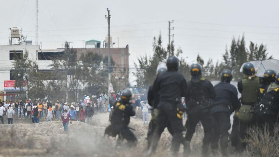 Enfrentamiento entre policías y manifestantes.