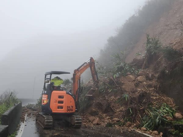 ▲新北市瑞芳金瓜石地區今（24）日突然土石坍方，造成道路中斷。（圖／新北市瑞芳區公所）