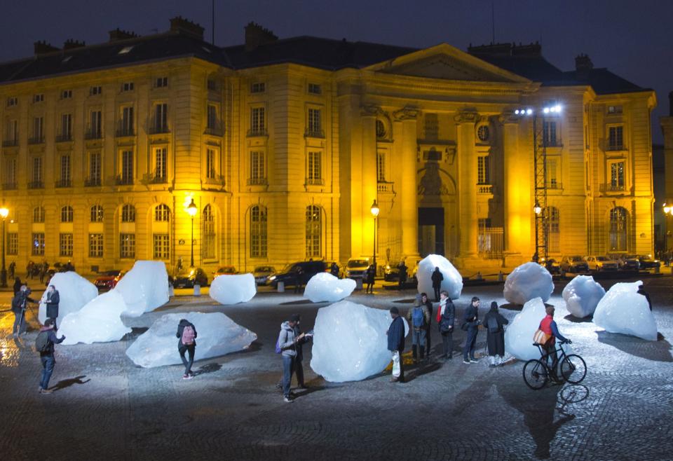 EISSCHMELZE IN PARIS