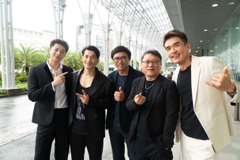 Harry Lu呂晉宇（左起）、連炳發、導演廖士涵、製作人湯昇榮、楊一展再相逢心情特別好。（圖/公共電視）