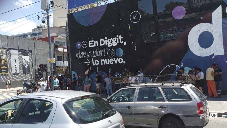 La iniciativa pego fuerte entre los adolescentes que forman fila en la entrada de boliches