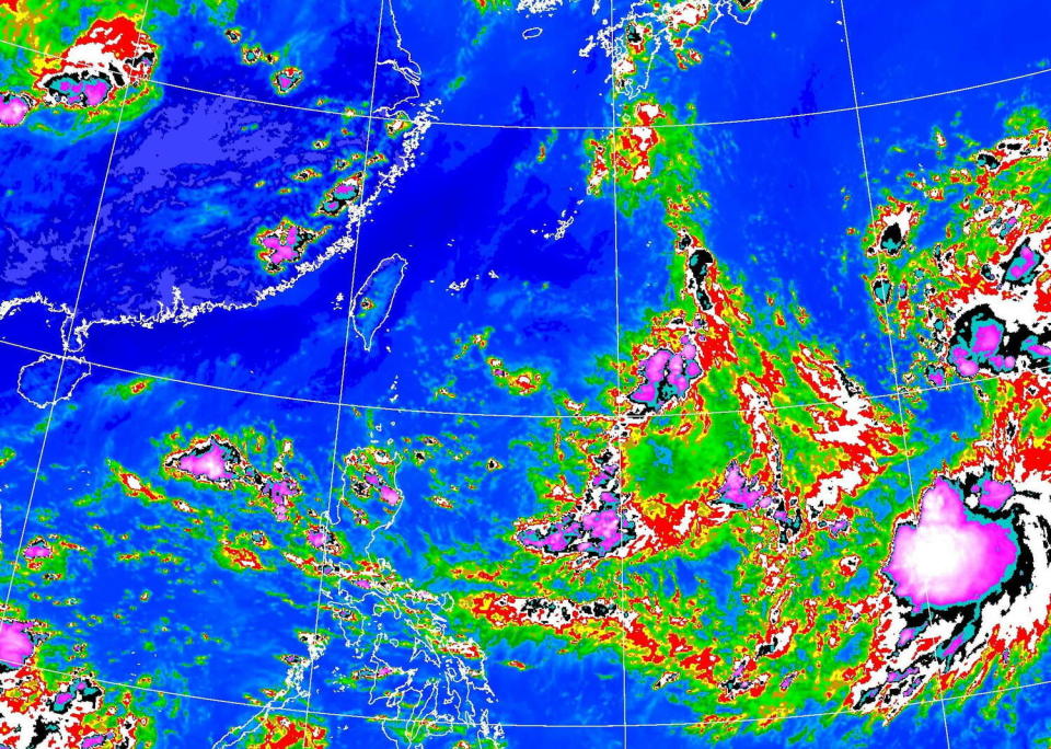 台灣東方海面形成季風環流圈，中央氣象局長鄭明典表示，該區域容易有熱帶低壓發展。   圖：中央氣象局／提供